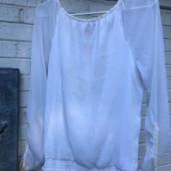 Sunny leigh size M Long Sleeve white top with yellow embroidery - Picture 4 of 5
